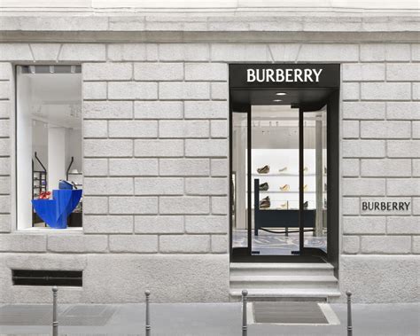 conceria burberry nuova apertura|Burberry apre una nuova boutique nel Quadrilatero a Milano.